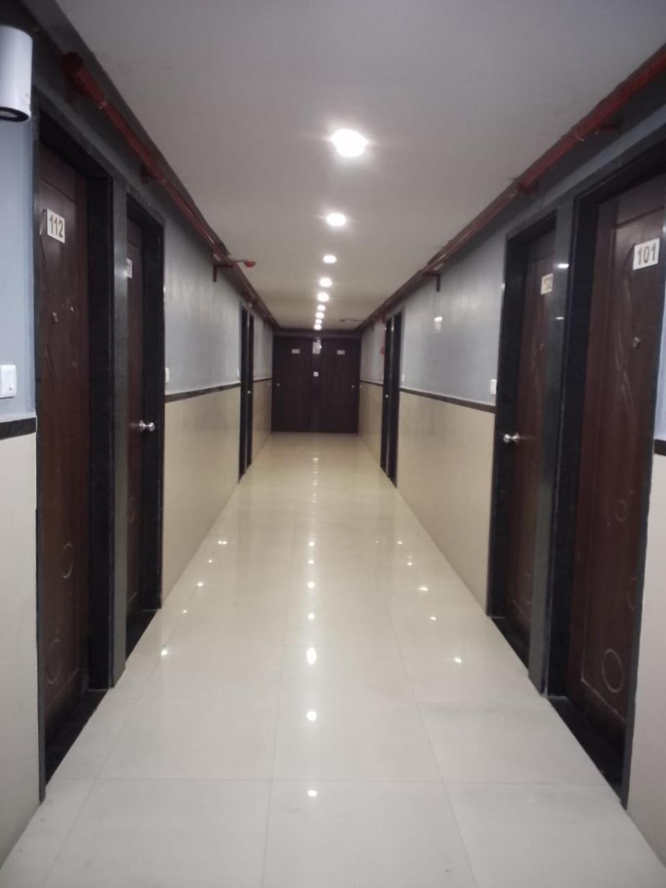 Infinity Rooms & Banquet Surat Exterior foto